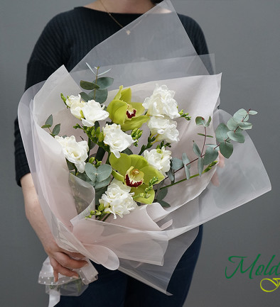 Bouquet with white freesia and orchid photo 394x433